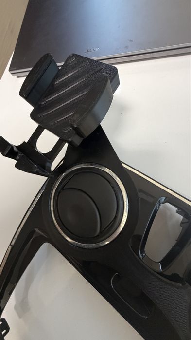 Стойка за телефон дачия лоджи и докер dacia lodgy dockee