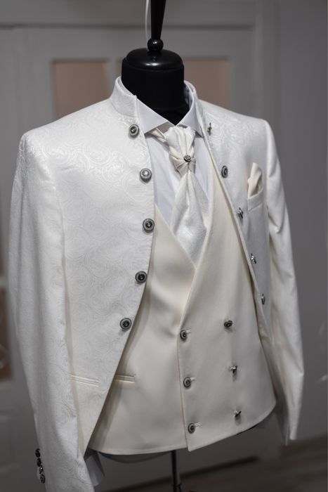 Costum alb elegant de mire