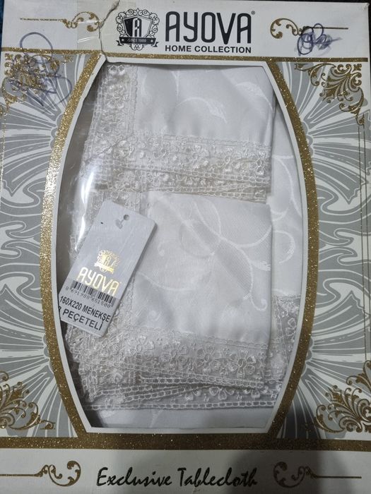 Față de masă  160×220 cu 8 servetele de dantela