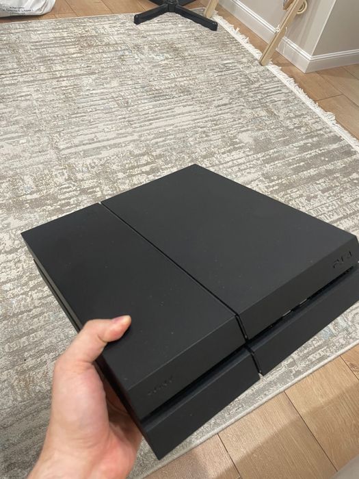 Продам Playstation 4
