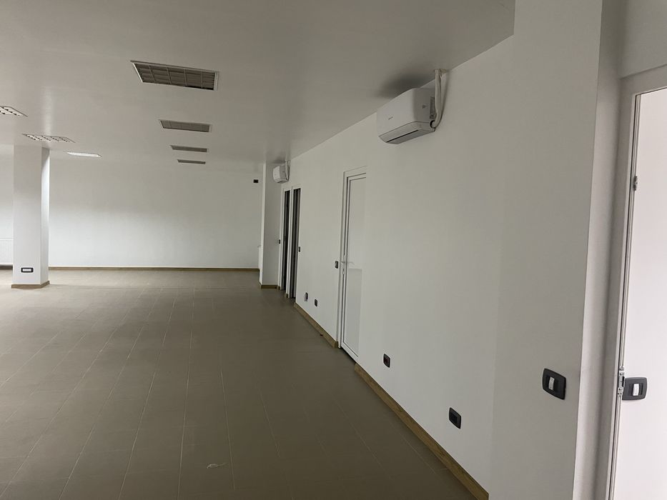 Inchiriez,Hala 325 mp, apa, canal, AC,bai cu dusuri.Str.Buzaului nr.3.