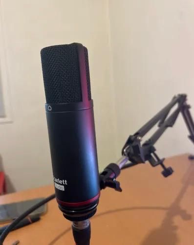 KIT interfata audio focusrite microfon casti Scarlett