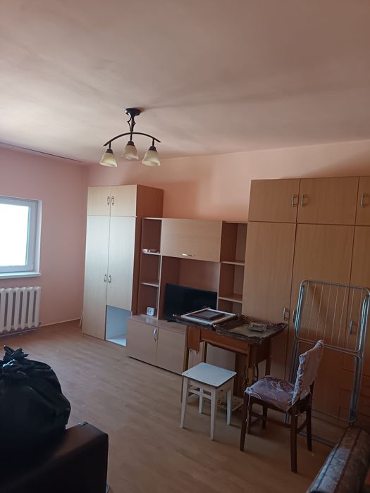 Persoana fizica,vând apartament cu o camera