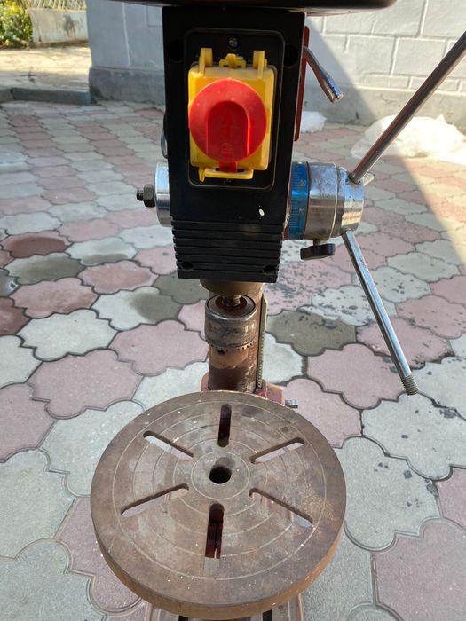 Настольный сверильный станок