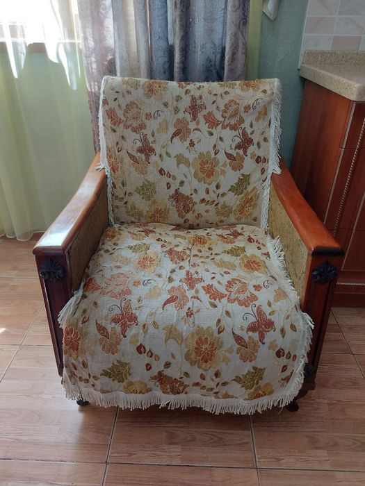 Диван с кресломи