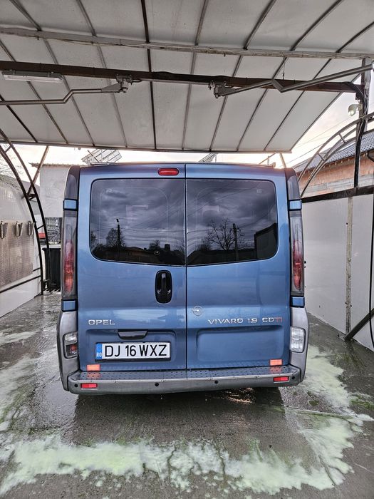 Opel Vivaro 8+1 locuri