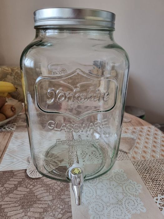 Стъклен диспансър за вода и сок 6л с канелка