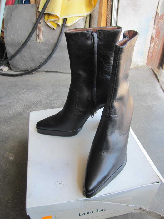 Дамски боти на ток номер 36 марка Laura Baroni