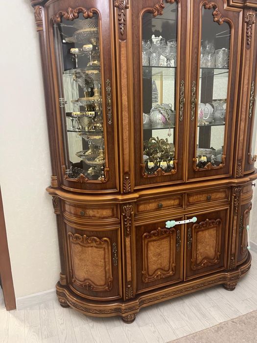 Продаётся сервант