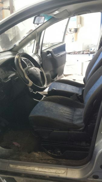Dezmembram Opel Zafira 2.0