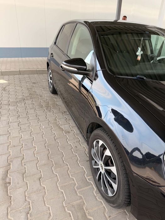 Golf 6 An 2011 Motor 1.6 diesel Manual Revizie făcută recent Distribuție făcută în martie  Ac funcțional Preț în euro