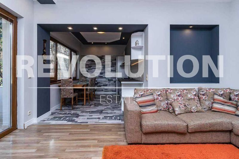 Дава се под наем Тристаен апартамент в Варна, Червен площад - 92 кв.м за 897.6 € - Снимка #1