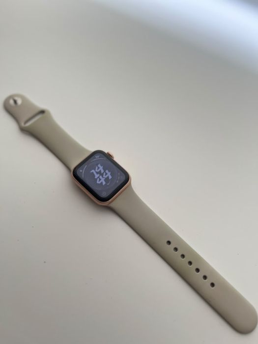 Apple Watch SE 40 мм (Rose Gold), 87% АКБ
