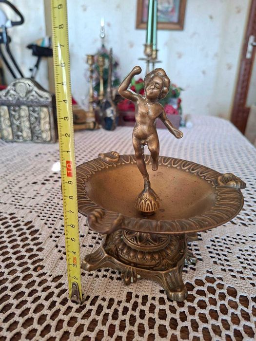 Масивен античен бронзов пепелник