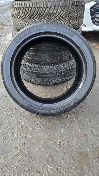 245/45/R19 Michelin pilot sport⁵