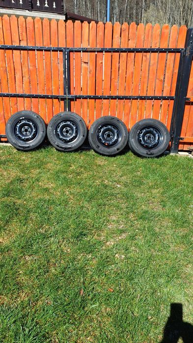 Anvelope vara continental 185 70 14 H  cu jante si capace vw polo,sko