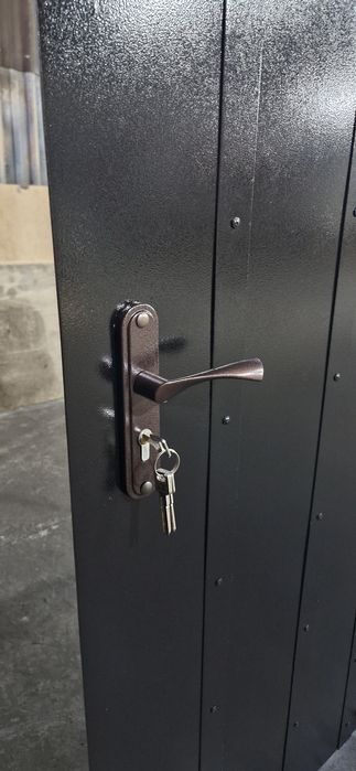 Металлическая утеплённая входная дверь