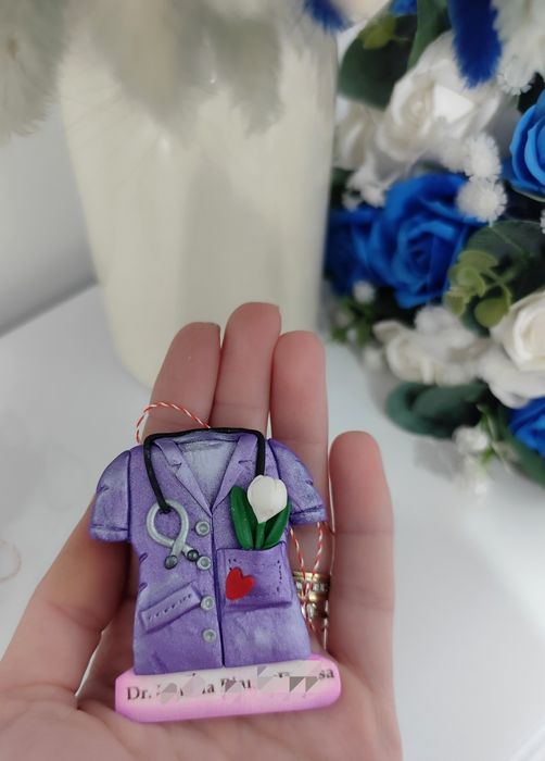 Broșe medic personalizate