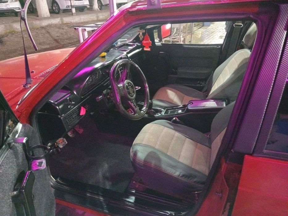 Автомобиль москвич 2141