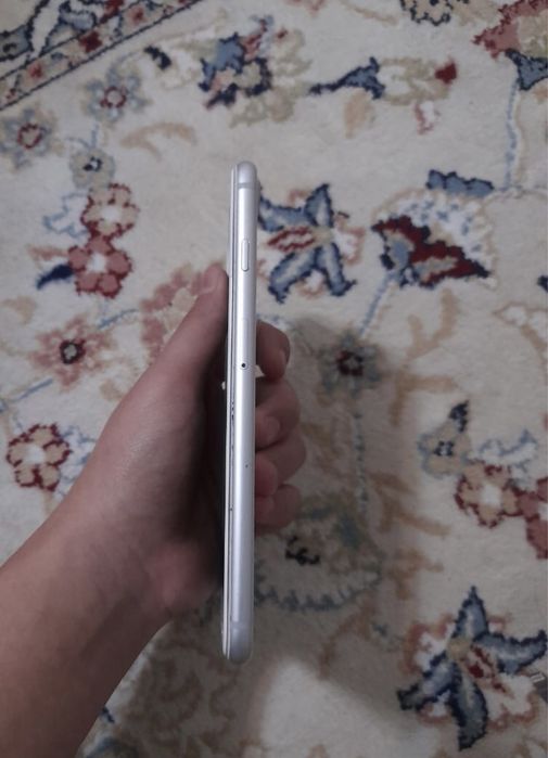 Продам айфон 8 +