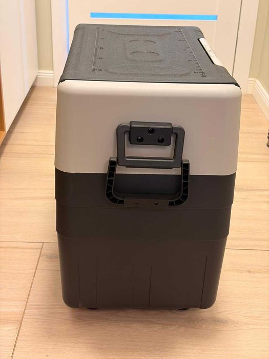 Frigider auto VEVOR 55L cu compresor, 12V 24V 220V, congelator portabil pentru camping, rulotă, camion, ca nou