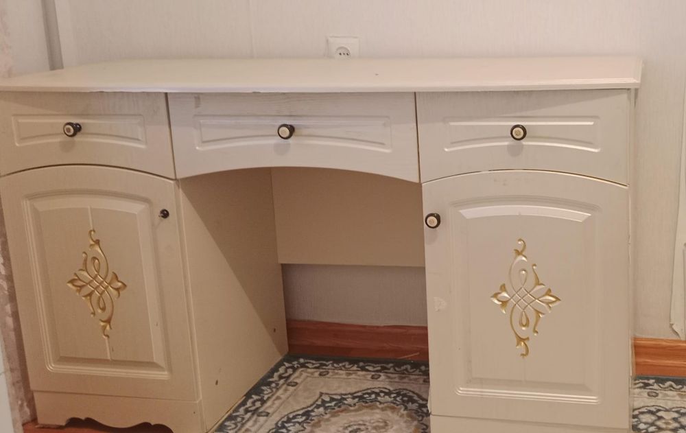 Камод Айнсымен  сатылады