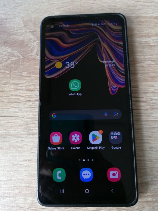 Telefon rezistent la apa si socuri