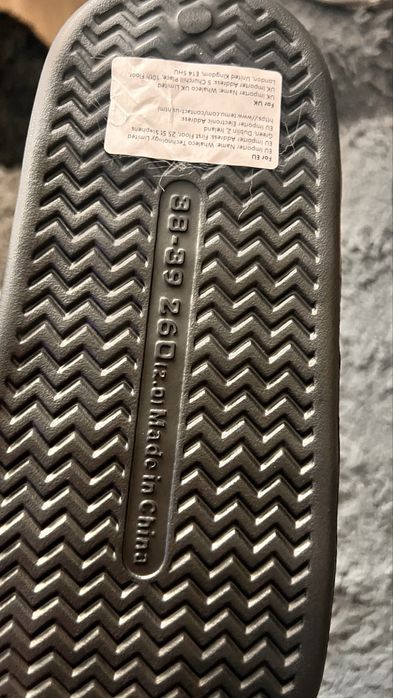 Продам  женскую обувь.