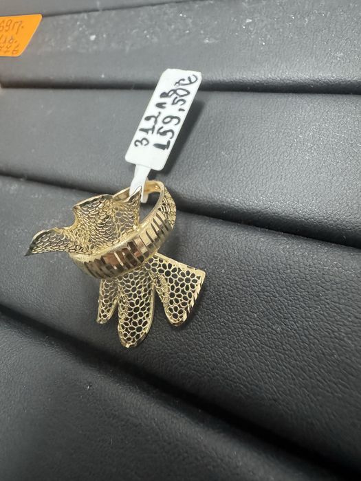 Златен пръстен с пандела