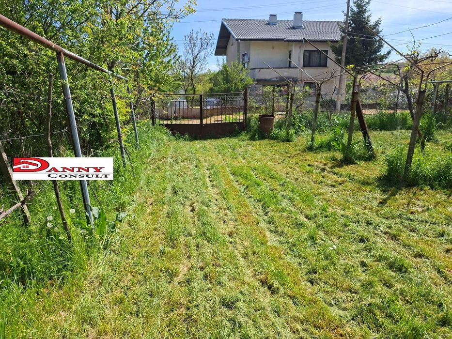 Едноетажна монолитна къща за продажба в гр. Стражица