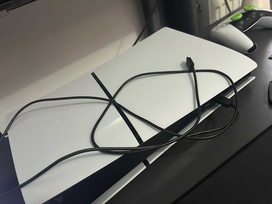 Vand PlayStation 5 + controller nou