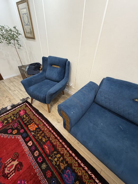 Продам диван в зал