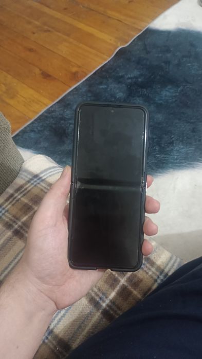 Продам либо обменяю Galaxy Z Plip5