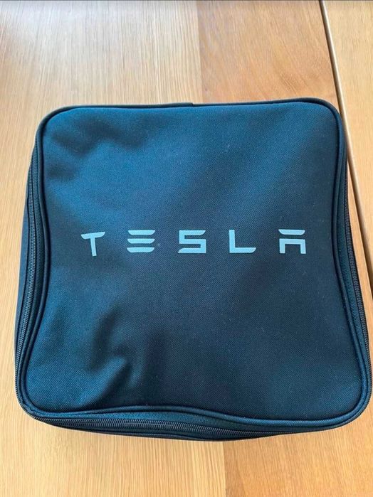 Зарядна станция TESLA Universal Mobile Charger Gen2 7.4kW монофазна 32A