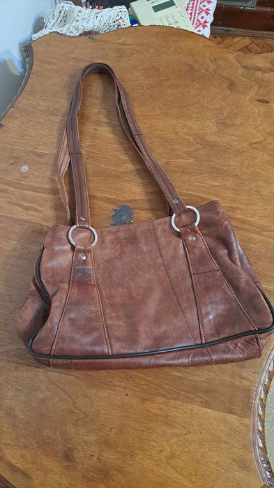 Scaune, masuță, de toate.