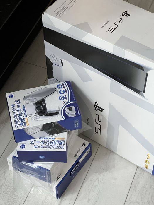 PS5 + 2 геймпада + Split Fiction (диск)