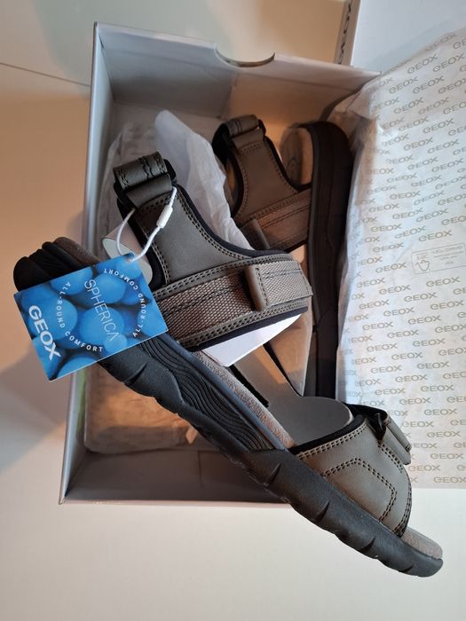 Сандали сиви нови