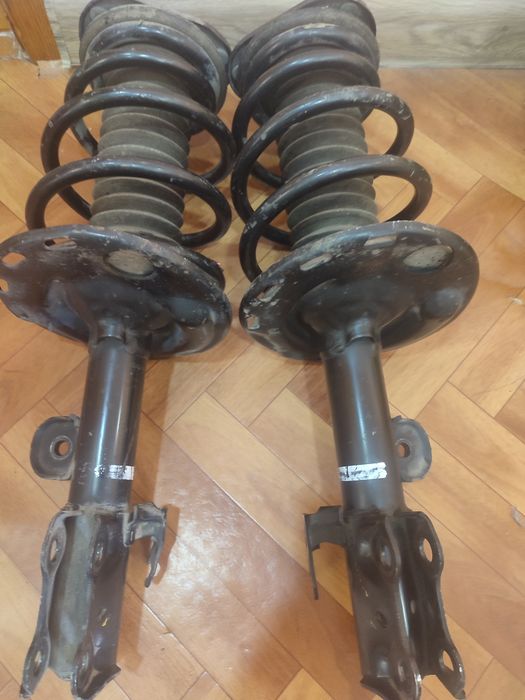 Передние контрактные левая и правая стойки Toyota Estima 3 поколение