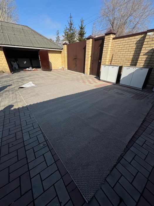 Ковер в хорошем состоянии