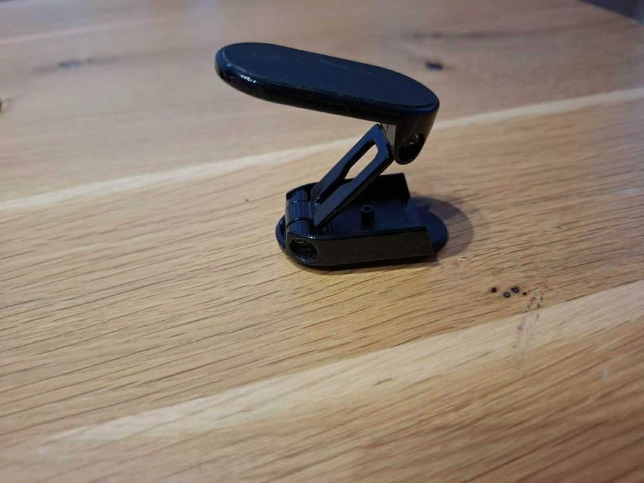 Малък магнитен държач за телефон