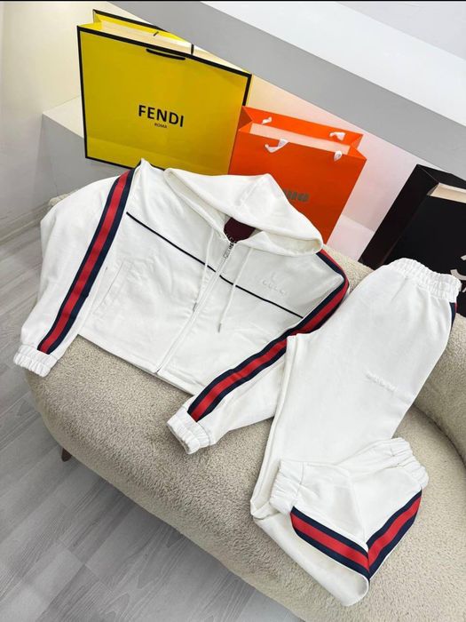 Дамски екипи нови