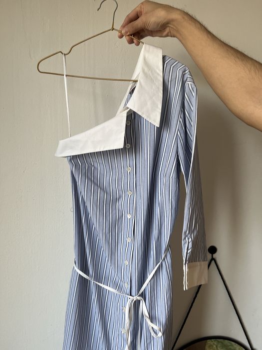 Платье дизайнерское, с открытым плечом