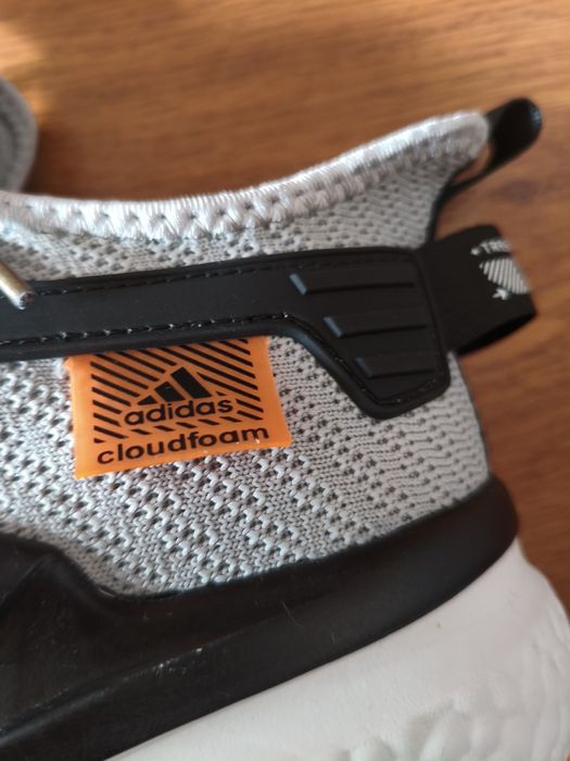 Продам кроссовки Adidas p-p45