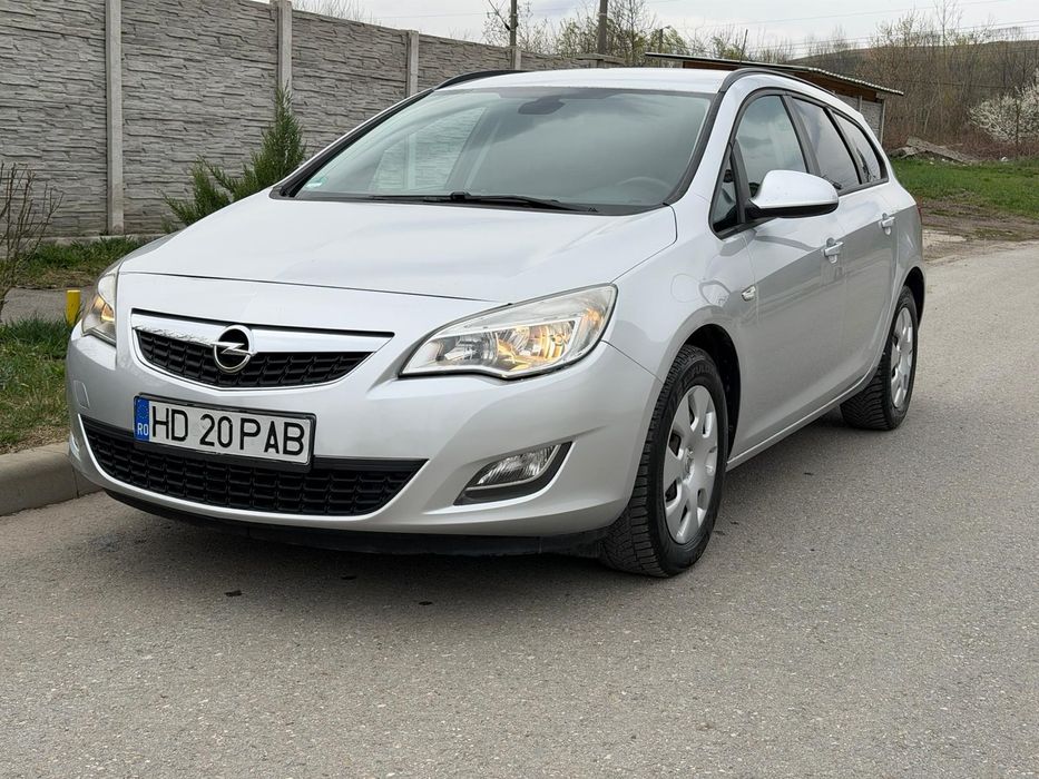 Opel astra j an 2011