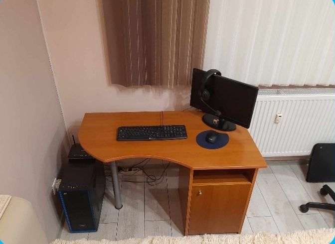 Продавам ученическо бюро