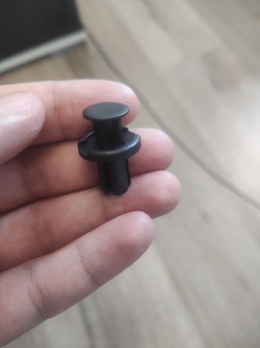 Авто крепежи - пластмасови