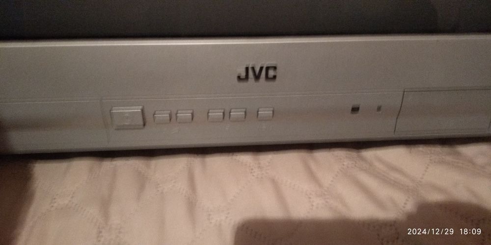 Телевизор JVC цеетен