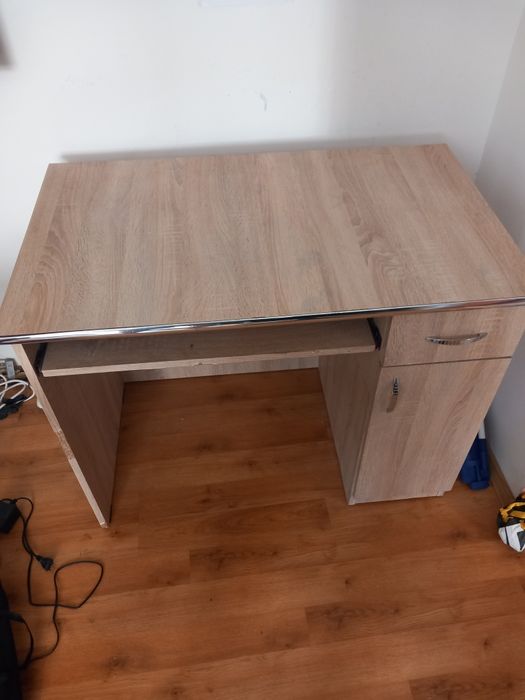 Vând birou și scaun