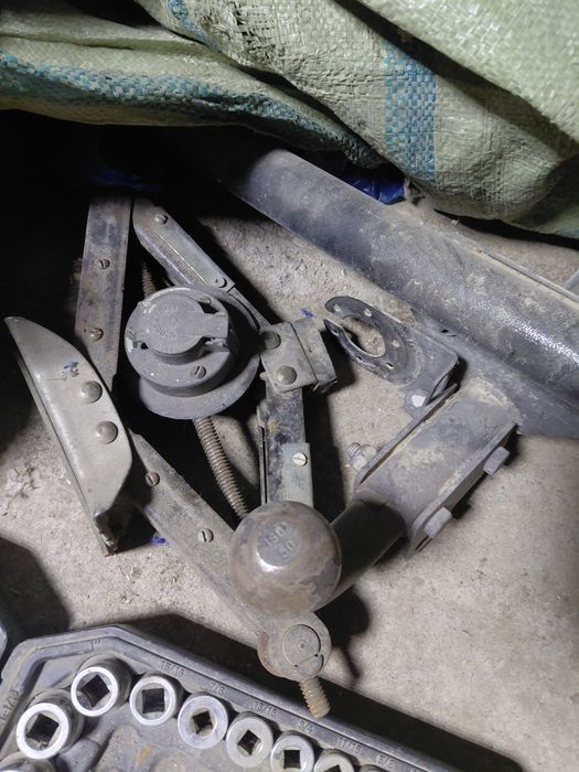 Фаркоп на Ваз 2107