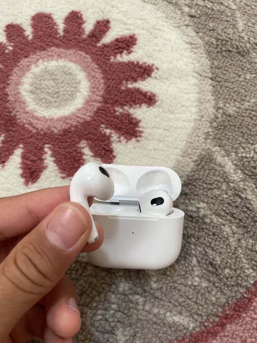 Продоется airpods состояния хороший новый нету грязи.